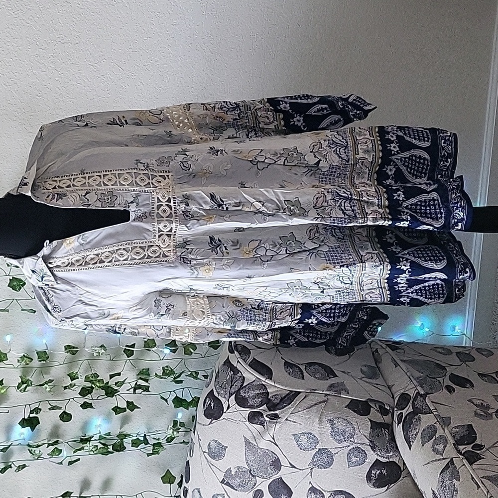 entro White and Navy Floral Lace-Trim Mini Dress